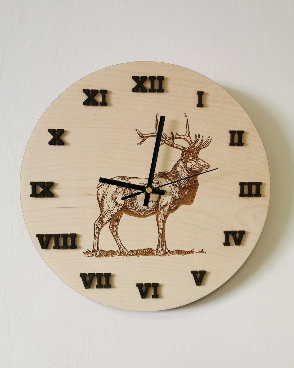 drevene-nastenne-hodiny-priroda-jelen
